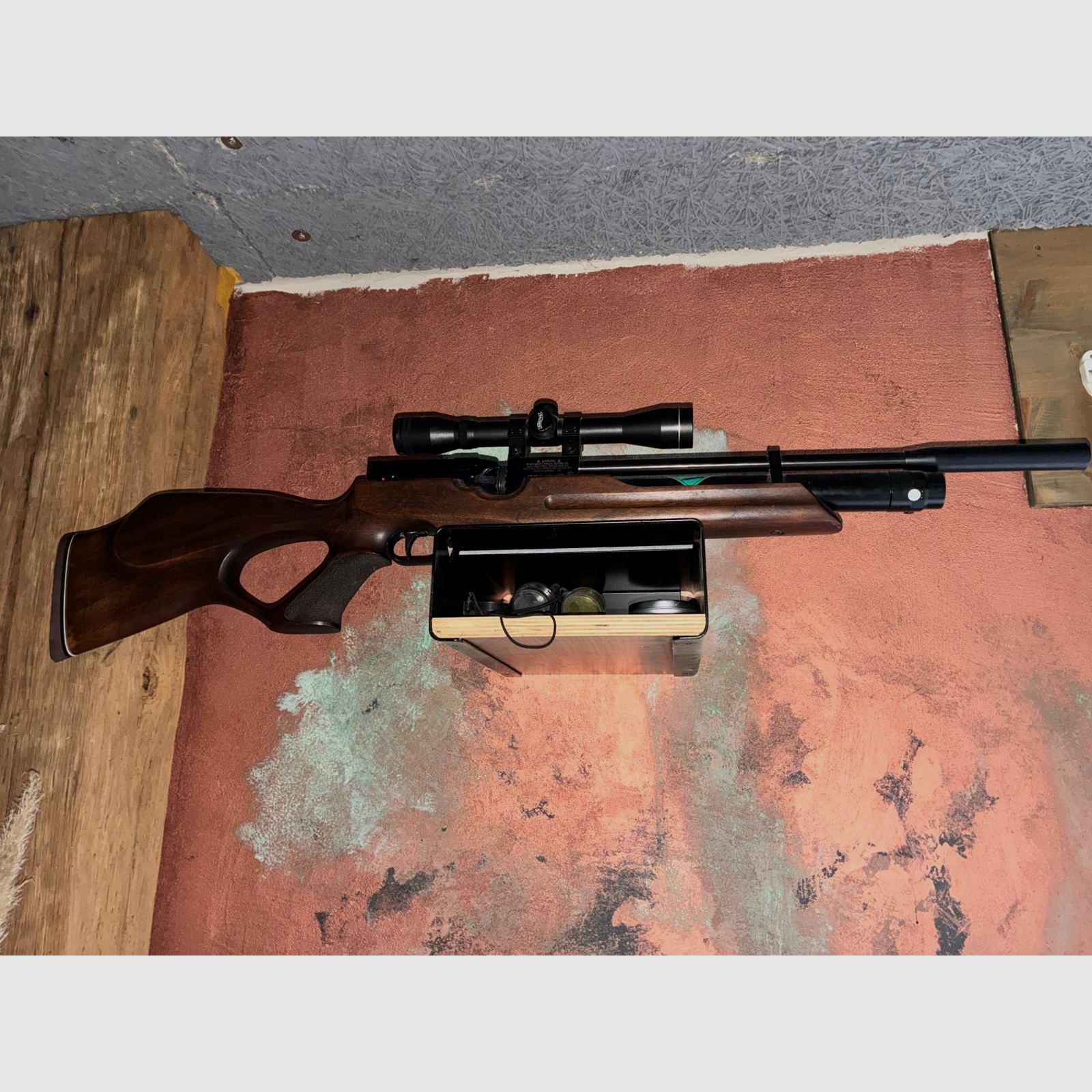 Pressluftgewehr Weihrauch HW 100 T Nussbaum-Lochschaft Kompensator Kaliber 5,5 mm