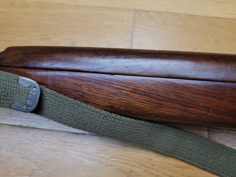 Seltene USM1 Büchse in Originalkonfiguration 2. Weltkrieg – Kal. .30 M1 ebenfalls original – Herstellung INLAND von Januar 1944 – Aus dem Jeep gefallen! – 2 Magazine 15 Schuss in Tasche von 1943 – Gewehrriemen – Sehr guter mechanischer und ästhetischer Zustand – Seltene Originalkonfiguration und in TBE+!, Bild 30 von 35