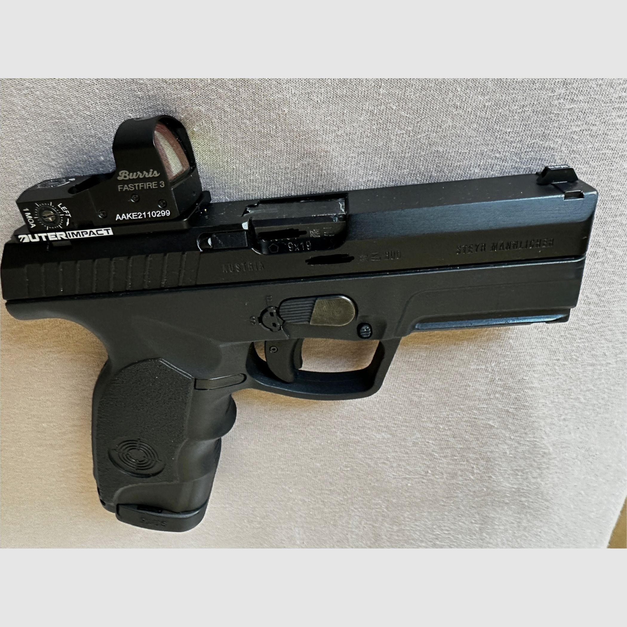 Steyr M9 9mm met Reddot