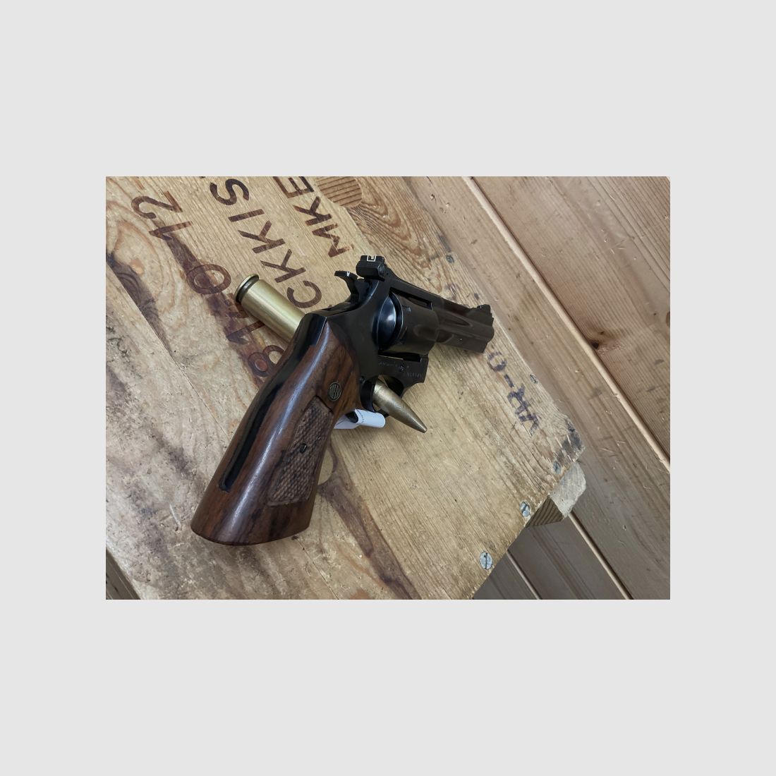 Revolver Amadeo Rossi Mod.971, Kal..357Mag., Holzgriffschalen, super Zustand!!!