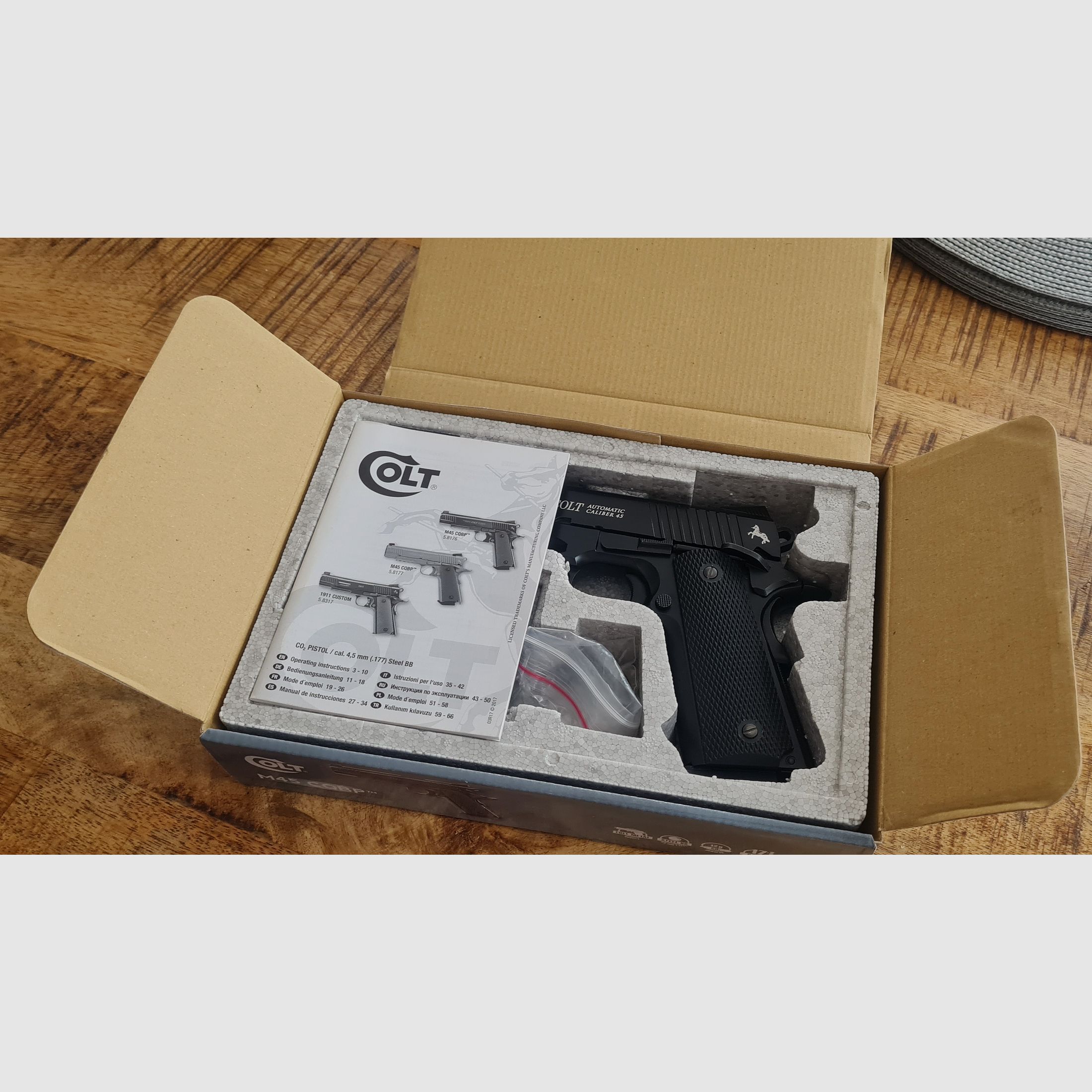 Umarex Colt M45 CQBP Cal. 4.5mm BB, BlowBack, FullMetal + Extras