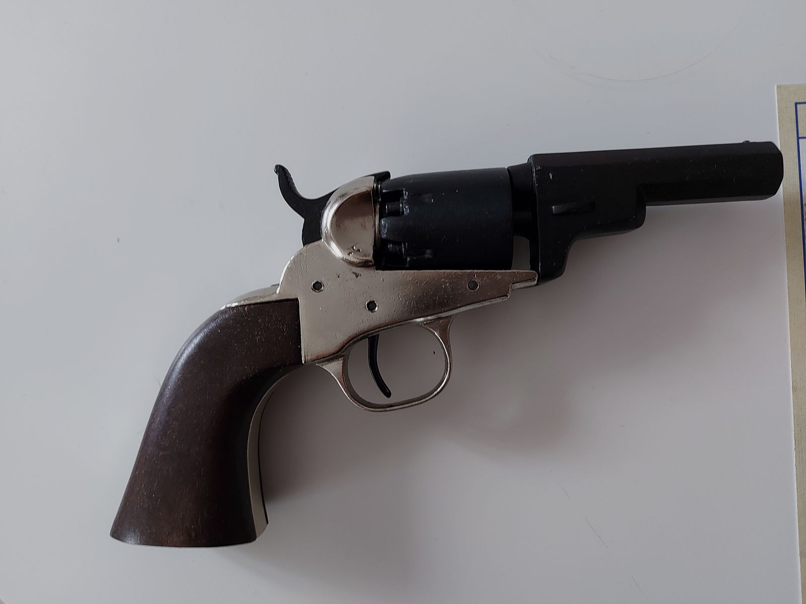 Colt• WELLS  FARGO USA 1848 / Dekowaffe