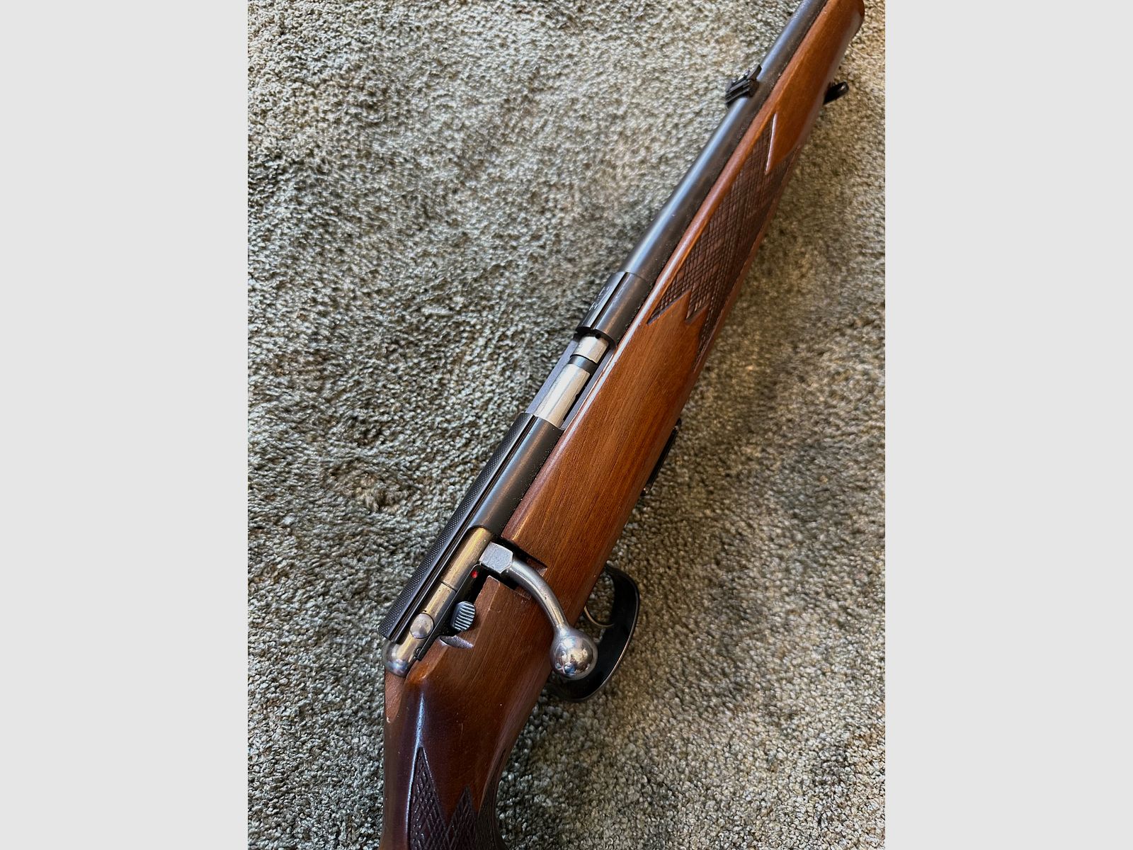 Anschütz Repetierer Kaliber .22 WMR – mit Zeiss Digital-Z 6x42 – Stecher 