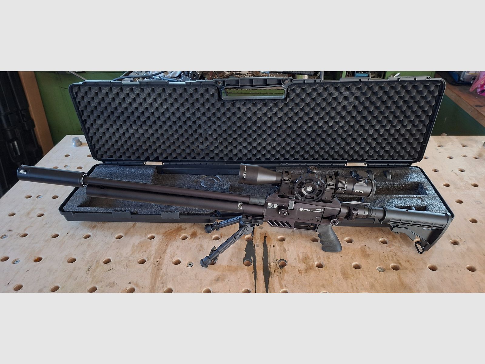 FX Dreamline Tactical with folding stock - Cal. 7.62 mm and lots of accessories.