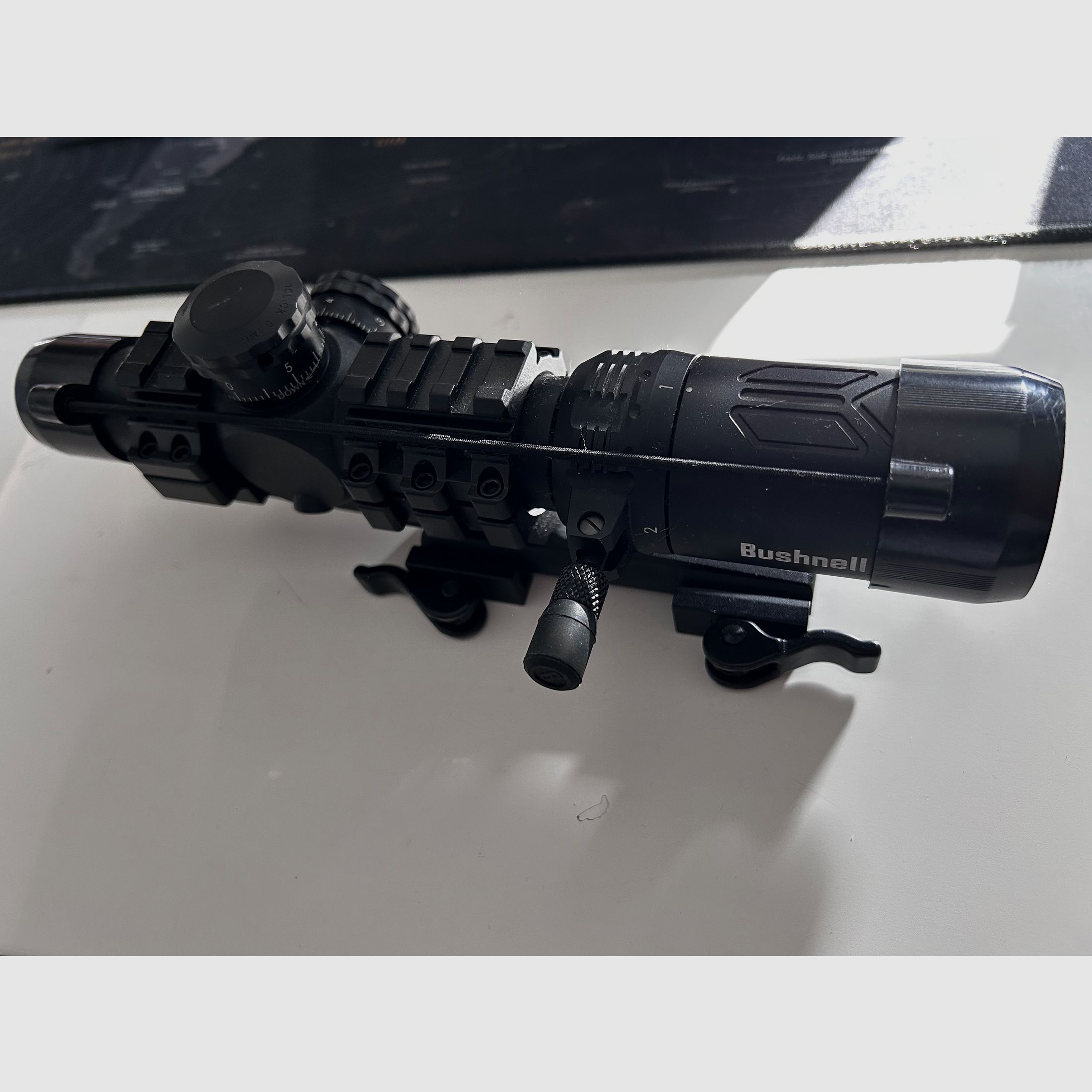 Bushnell AR Optics 2-4x24 Dropzone mit UTG Mount / Picantinny