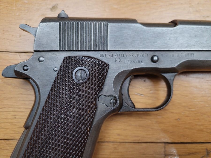 Très bon Colt 1911 A1 de l&rsquo;US Army – Seconde Guerre Mondiale – Fabrication Remington de 1943 – Avec SON étui d&rsquo;origine et SON ceinturon de combat – Mécanique et canon impeccables – TBE-, image 4 sur 19
