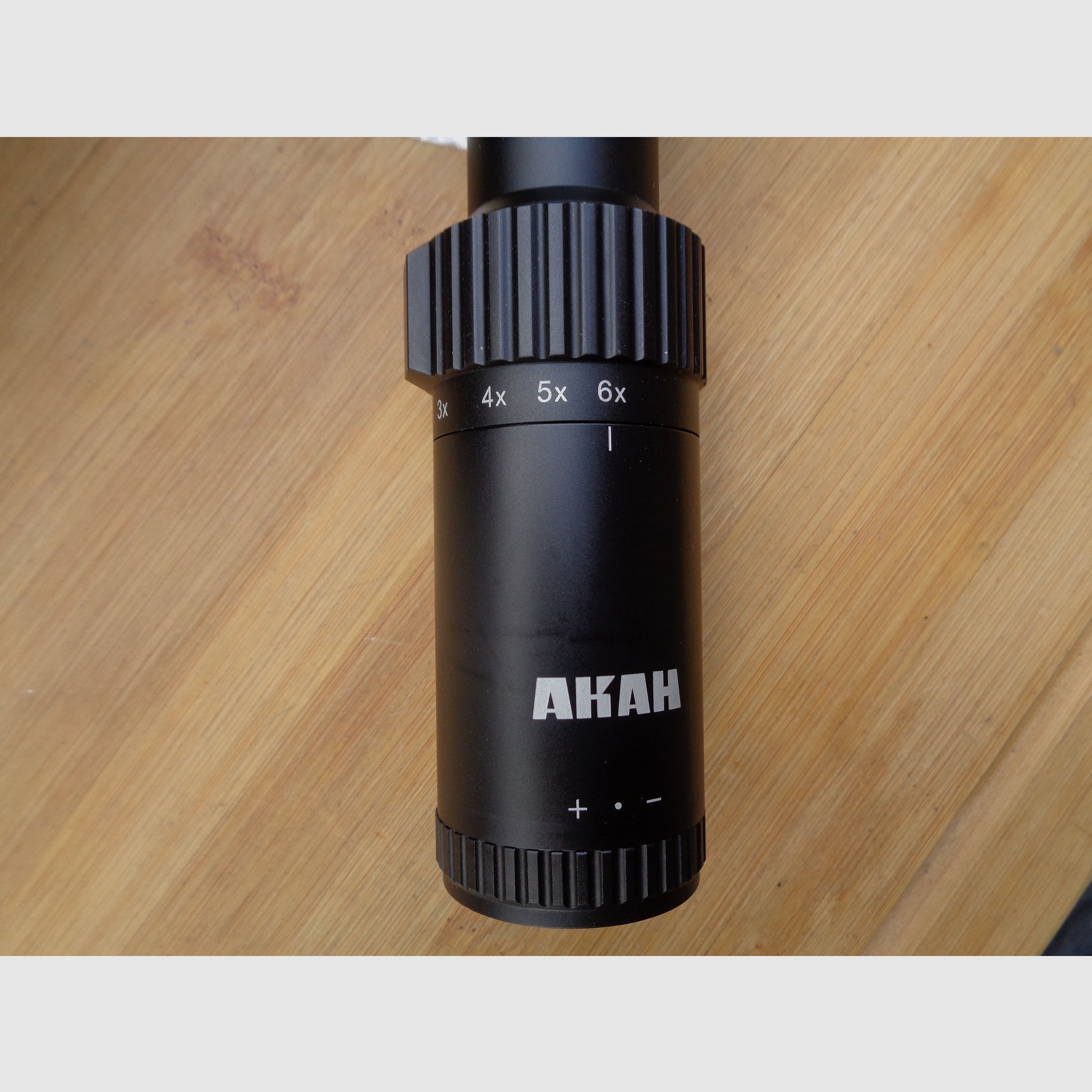 Drückjagd Zielfernrohr AKAH 1-6x24 LA Leuchtabsehen 4 LP ohne Schiene 30 mm inkl. FLIP-UP Covers