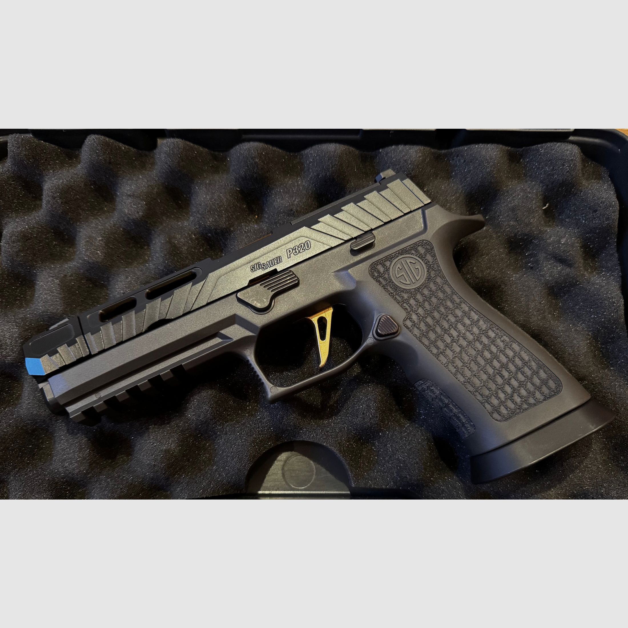 SIG Sauer P320 Spectre Gold Comp.