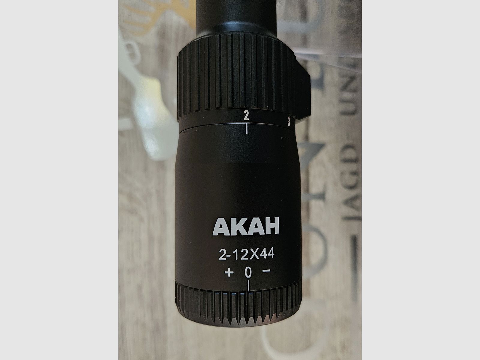 Telescopio AKAH 2-12x44 LA Retículo 4 con punto de luz + compensación de paralaje - Producto nuevo del comercio especializado -