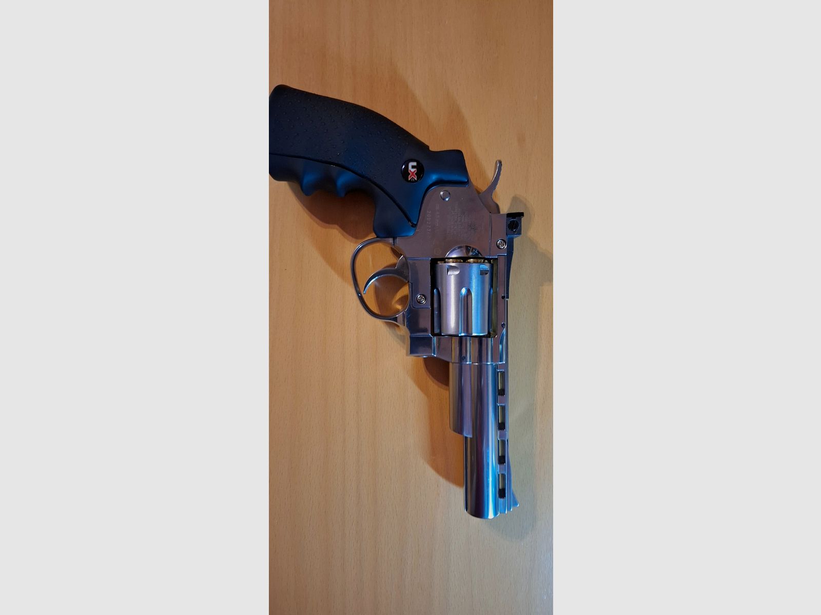 Verkaufe Umarex UX 357-4,5mm BB CO2 Revolver. Zustand wie neu.