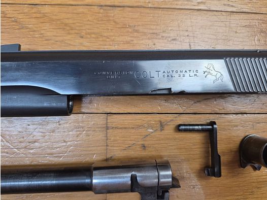 Sehr schöne Umrüstung von Colt für Colt 1911 – Kaliber 22LR – Alle Originalteile von Colt angepasst an das Kaliber einschließlich Bushing und Federn – Qualität der Stähle – 2 Magazine – Selten und TBE++!