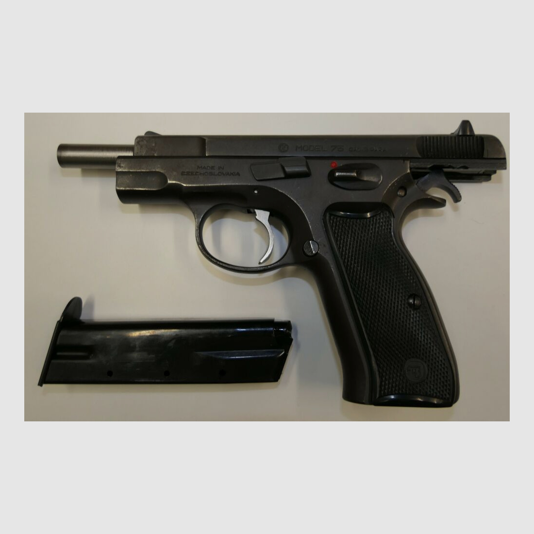 CZ	 Halbautomatische Pistole, CZ75, 9x19mm; 9mm Para; 9mm Luger