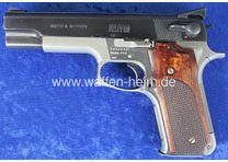 Smith & Wesson 745