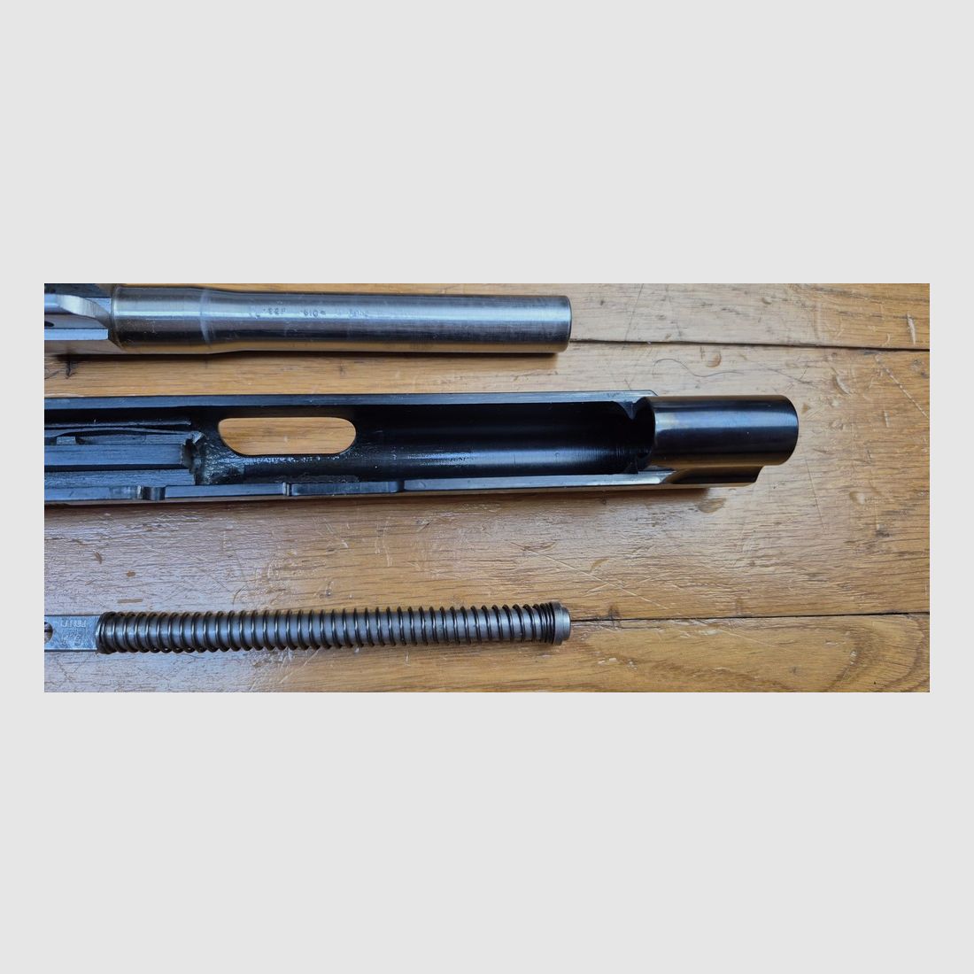 Wunderschöne Umrüstung für SIG P210 – Kaliber 22LR – Mit seinem speziellen Stahlmagazin 1. Art – Geeignet für SIG mit 120mm Lauf wie P 210-2, 3, 4, 6… – Komplett und im neuwertigen Zustand – Selten! – TBE+++, Bild 15 von 15