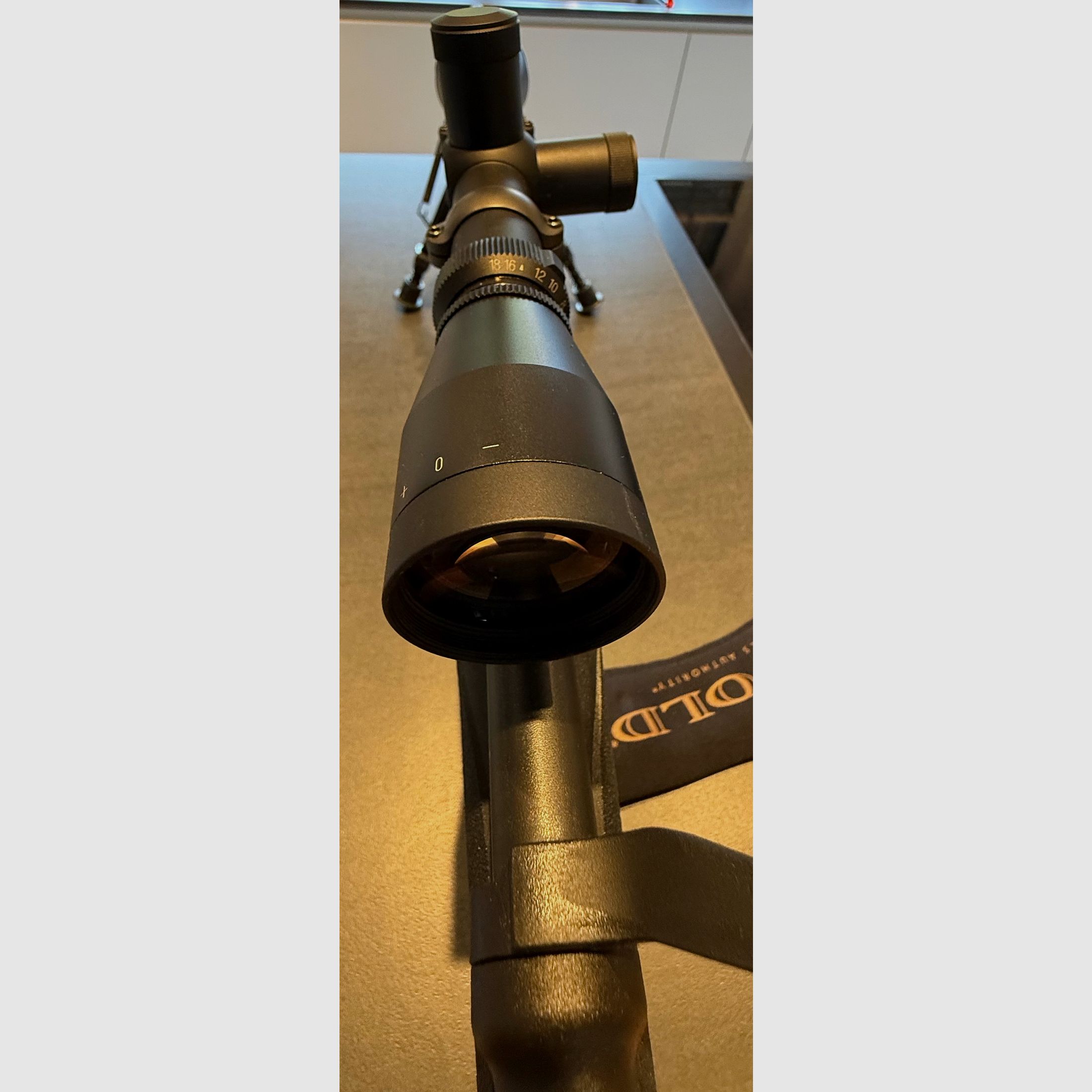 Fucile a ripetizione Remington 700 in calibro .223 REM con ottica Leupold 6–18 VX-II