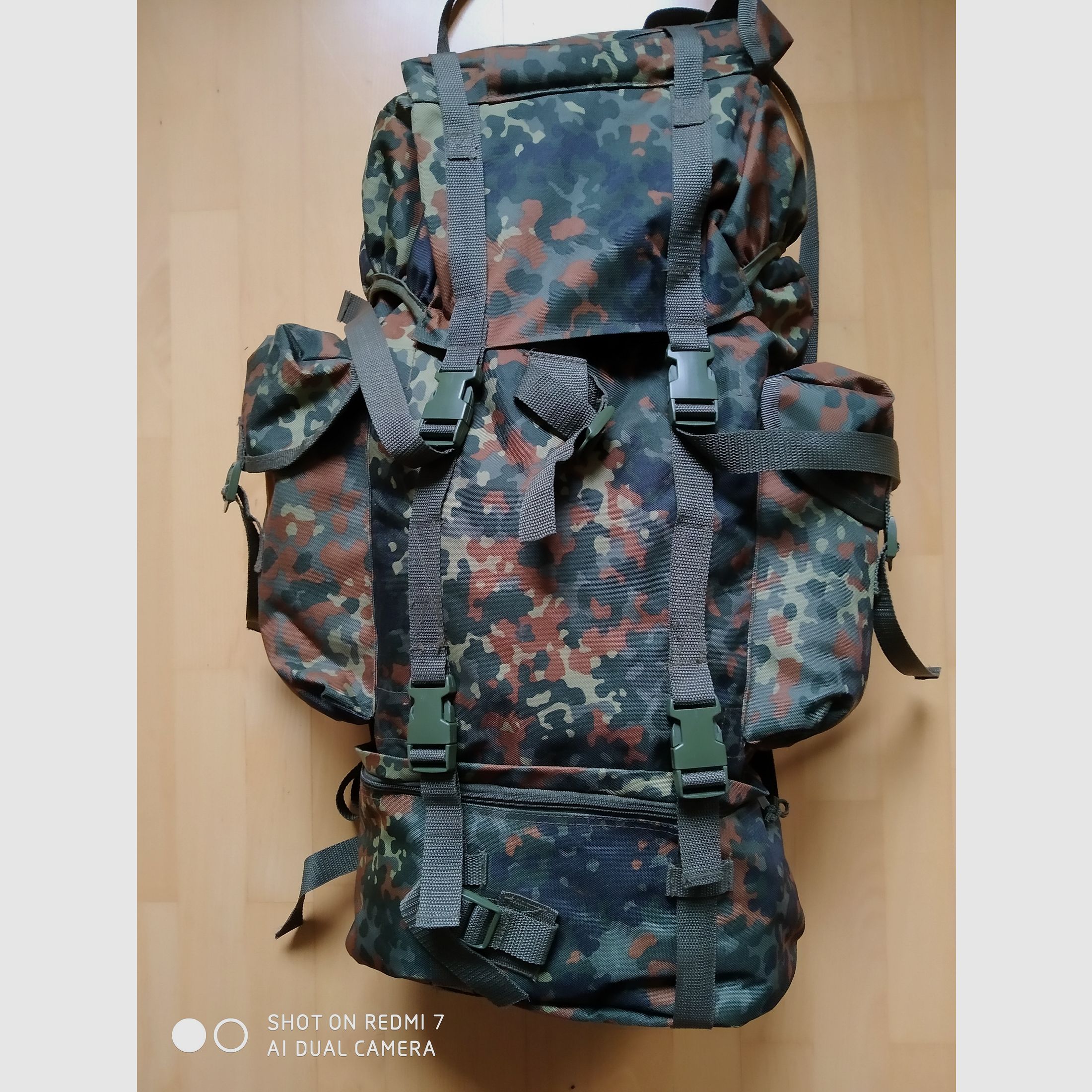 Imitat BW - Kampfrucksack, Volumen 65 l, Flecktarn