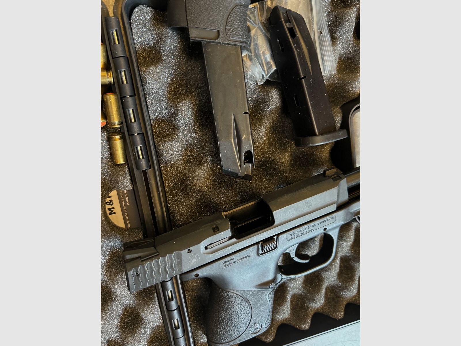 Smith & Wesson M&P 9C pistola a salve cal. 9mm P.A.K. inclusi 2 caricatori