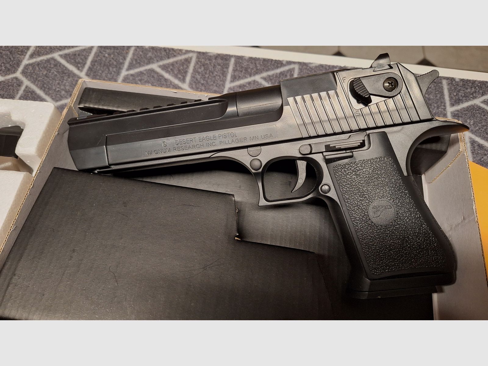 5 stuks veerdruk Airsoftpistolen: D.E./H.K./1911/enz. NIEUWSTAAT