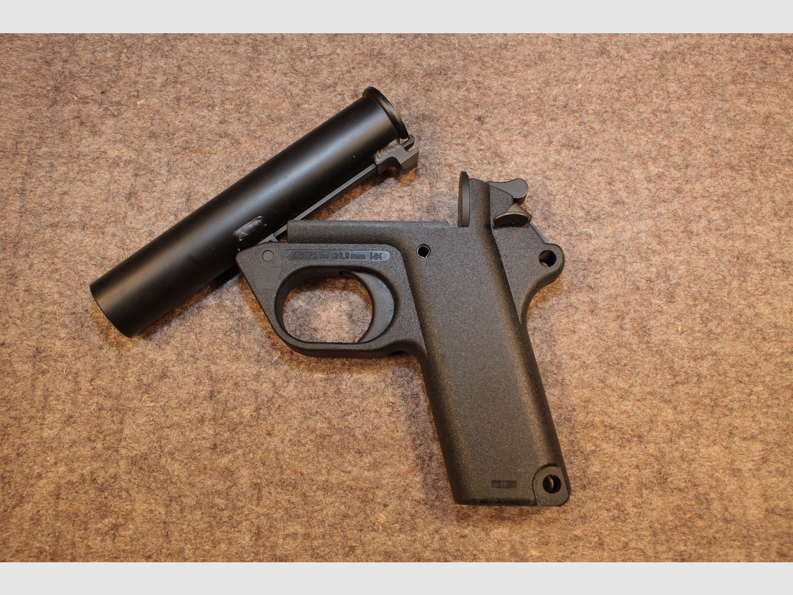 Signal pistol Heckler und Koch in caliber 4.