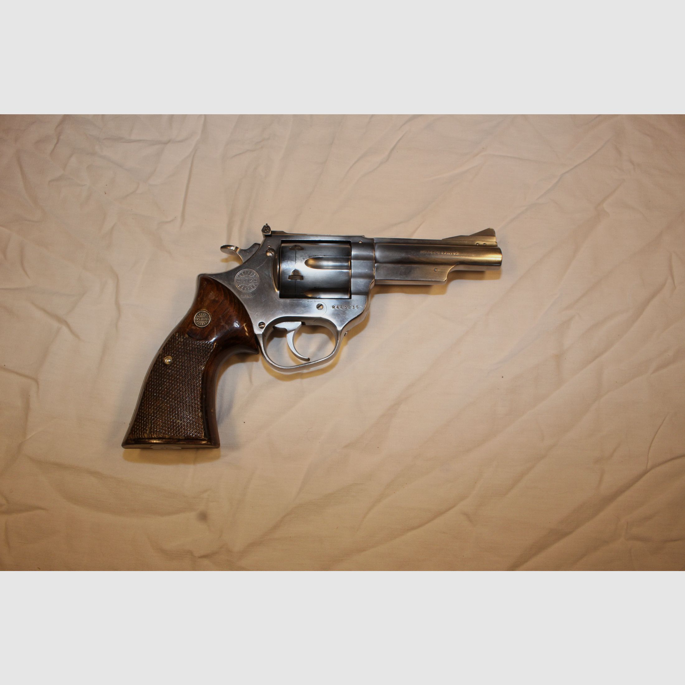 Astra Revolver, .357 Mag., en acier inoxydable.