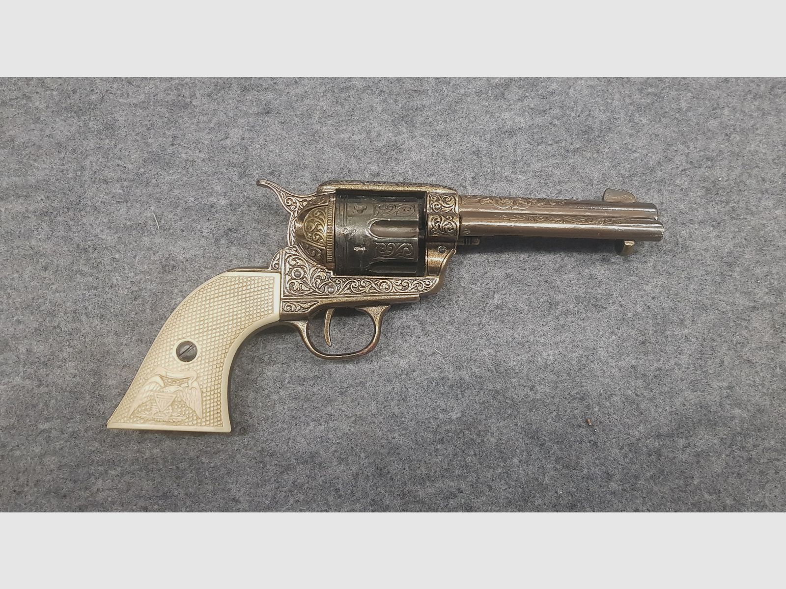 Peacemaker 45 Western Revolver Single Action Magnum Derringer  Deko Modell Denix Kavallerie USA 1873