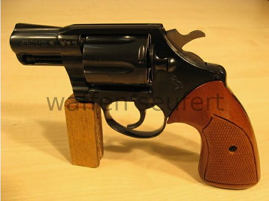Colt Detective 2 inch loop met grote houten handgrepen