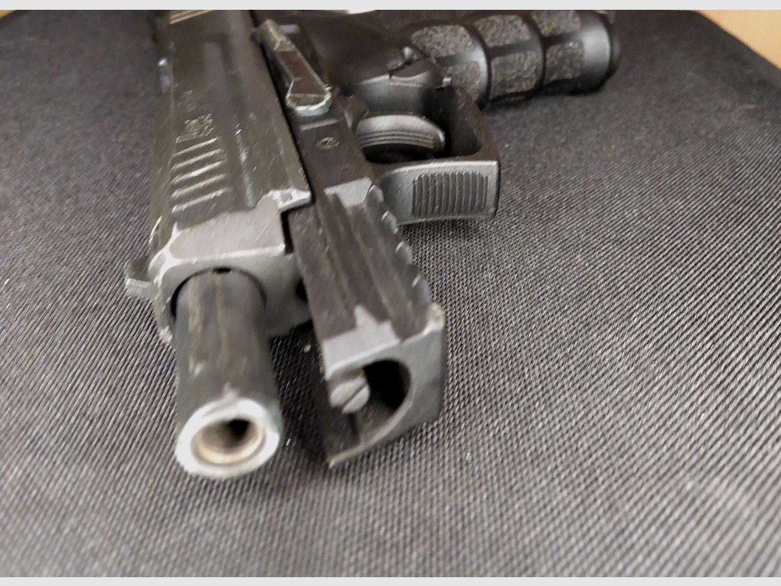 Heckler & Koch P30 pistolet alarmowy 9 mm P.A.K. oksydowany (PTB 912)