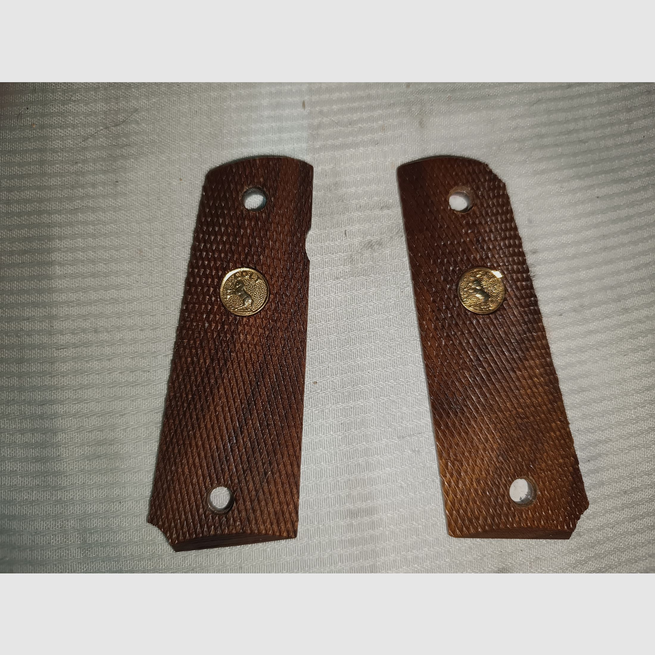 Colt 1911 grips en bois avec logo Colt