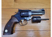 Exceptionnel ensemble d&rsquo;origine Révolver Manurhin MR73 – Modèle Gendarmerie en 4 pouces – cal 357 Mag – Avec son rare barillet 6 coups en 9 Para – Dans sa boite d&rsquo;origine avec accessoires, manuel et documents d&rsquo;origine – Ensemble très rare sur le marché et dans un état de rêve !