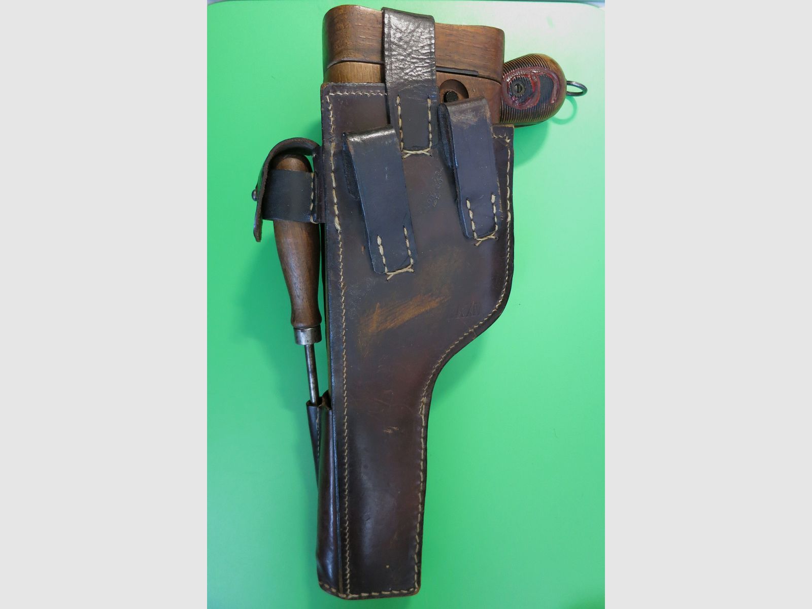 Mauser C96 -Czerwona 9-, Broomhandle, Mauser Oberndorf, kal. 9 mm, numer zgodny, oryginalny łoże + narzędzie #100