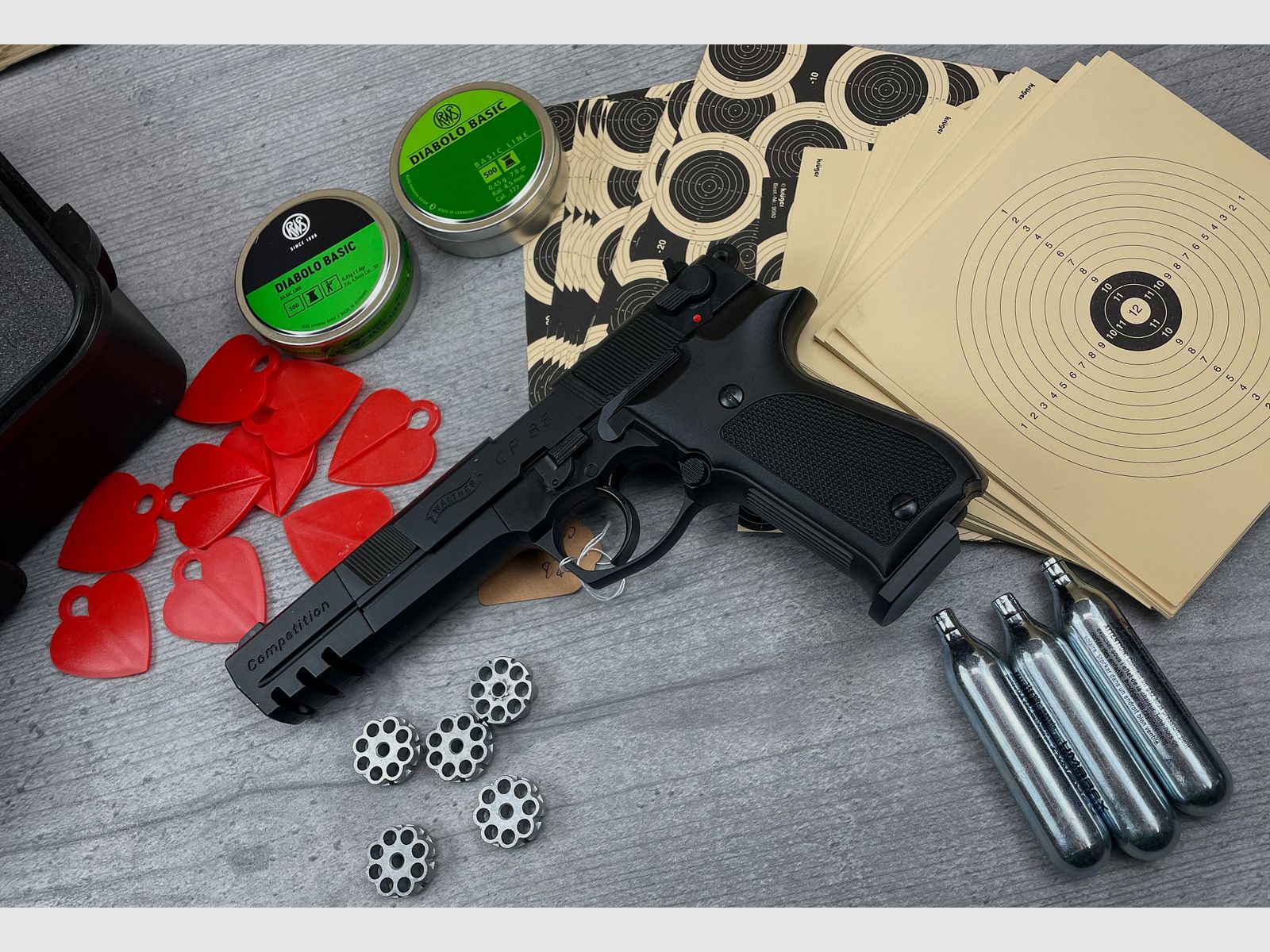 Umarex Walther CP88 CO2 Pistole 4,5mm Diabolo + 3 Kartuschen, Munition, Schießkarten & großer Koffer