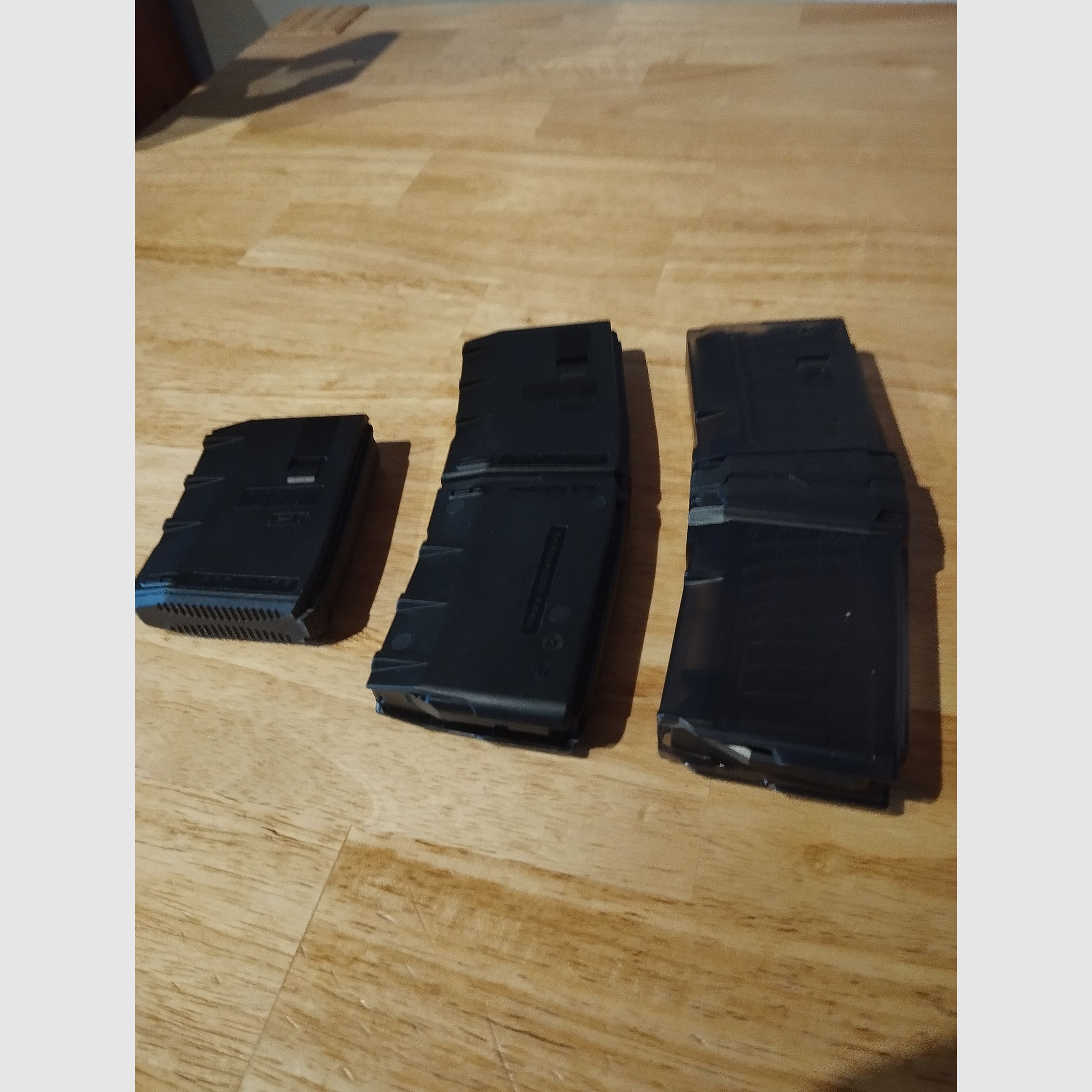 5 caricatori per 10 cartucce cal 223 Remington.. 2 caricatori sono accoppiati per 2 volte 10 cartucce intercambiabili. Consentito secondo la legge sulle armi