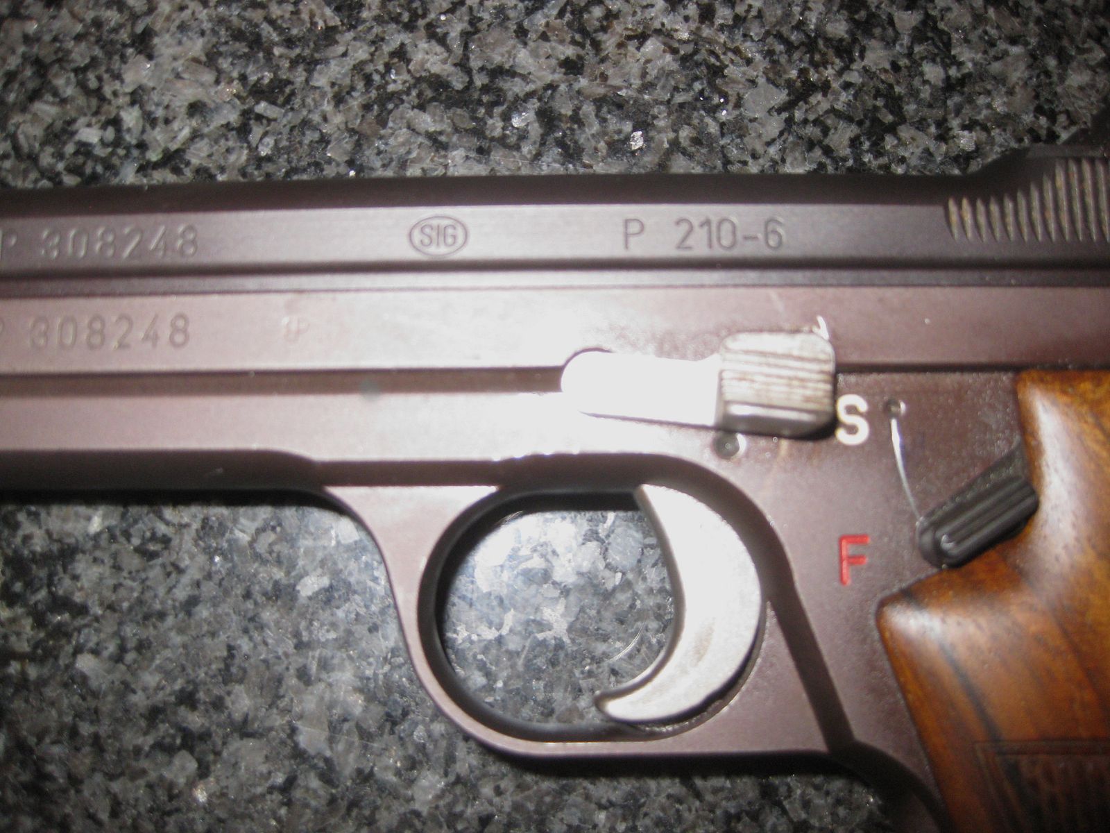 SIG Neuhausen P 210-6  Kal. 9mm Luger