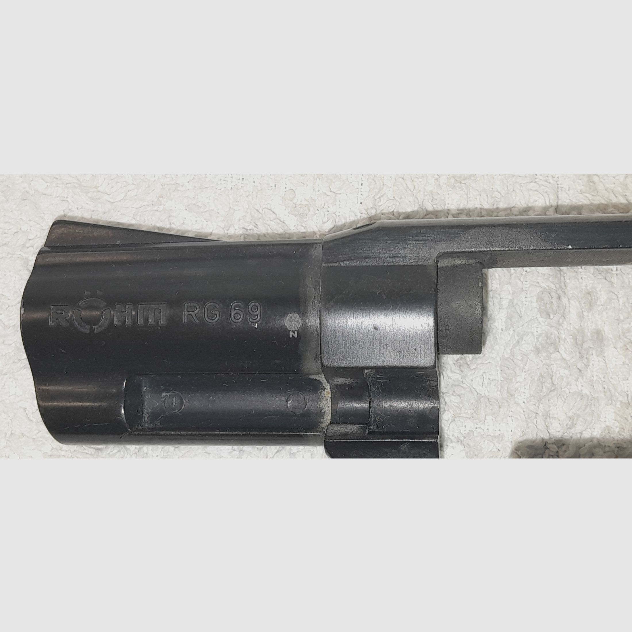 Röhm RG 69 blank firing revolver with steel cylinder and real wood grip, incl. 48 pieces of blank cartridges