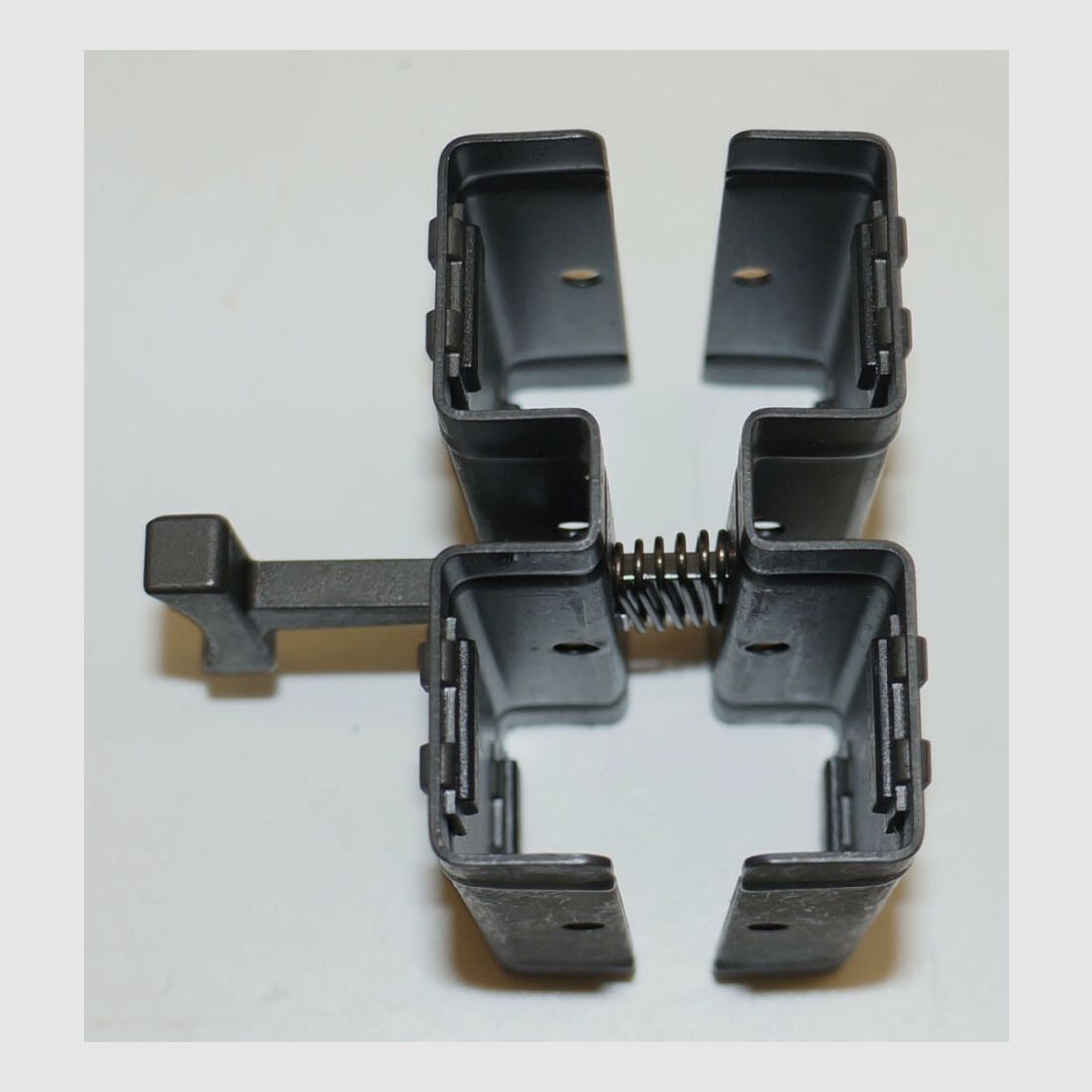 Heckler & Koch Magazinklammer, HK MP5; HK SP5; SAR M41/05 und Baugleiche, neu, original Heckler & Koch Fertigung