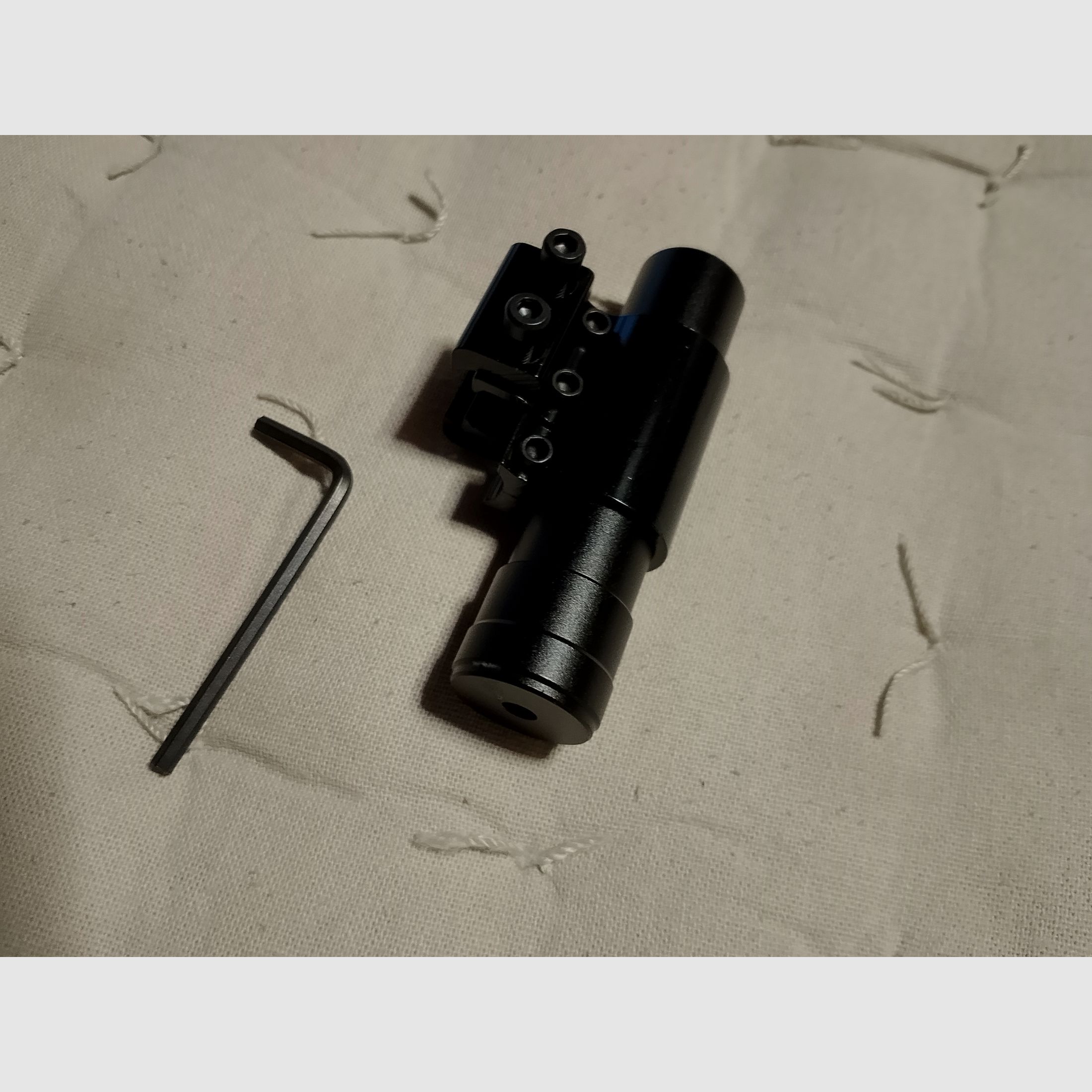 Neu Laser Picatinny Universal Airsoft Softair Paintball Waffe Gewehr Luftgewehr Rotpunkt neue Batterien