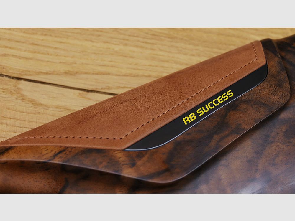 Blaser R8 Success / HK7 Super Finish opaco / Pelle Chesterfield / Sfera d'acciaio con linea dorata / Calibro e lunghezza della canna a scelta / Filettatura M15x1 / MOZZAFIATO
