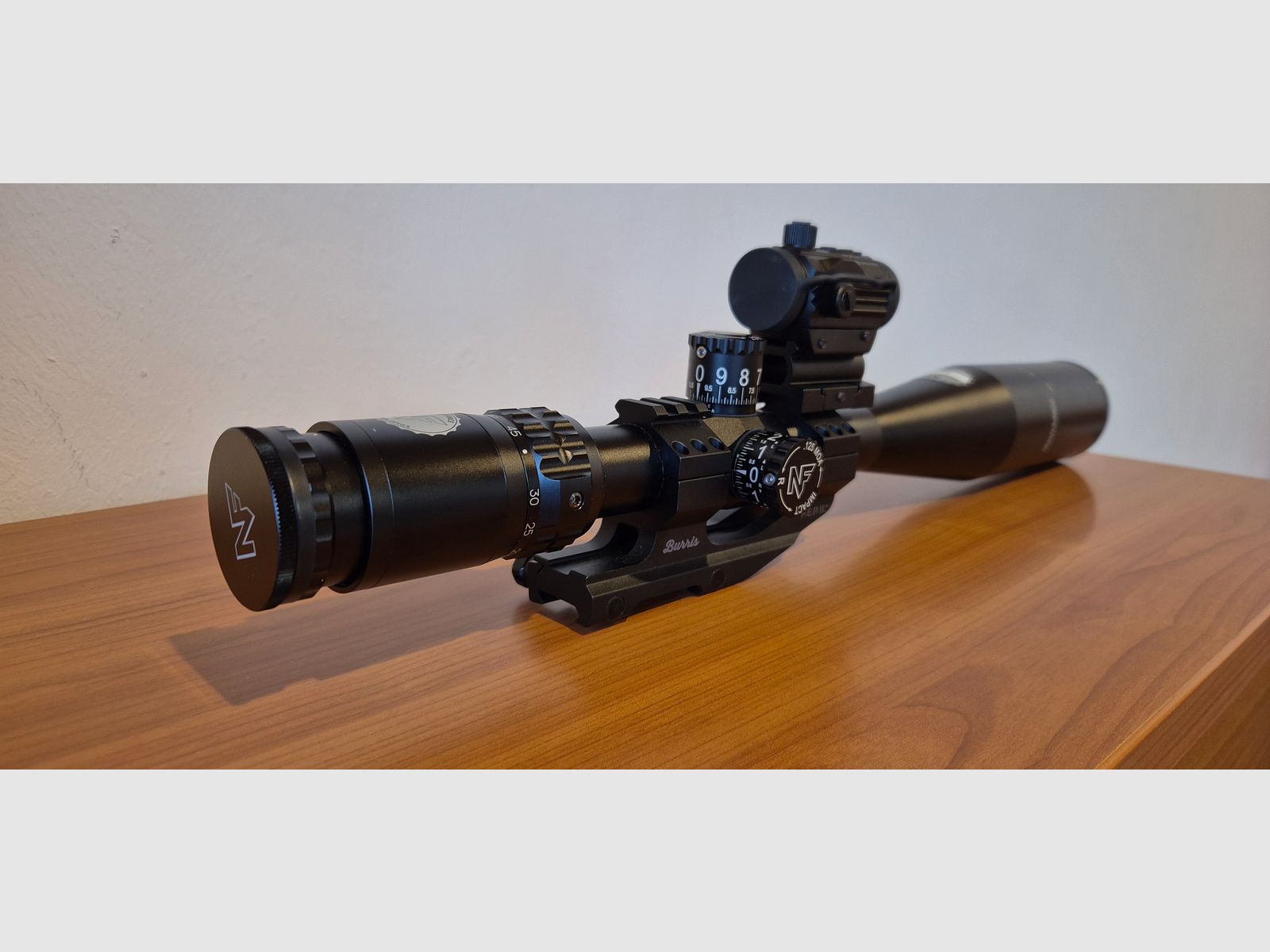 Nightforce 15-55x52 Compettion FCR-1 avec rail Bussis P.E.P.R.7M et viseur point rouge Feyachi RDS-36 1x22mm 5 MOA Rouge & Vert viseur point rouge