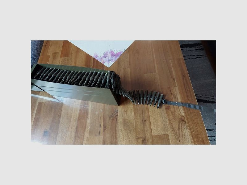 Bundeswehr Patronenkasten mit 252 Deko Manöverpatronen