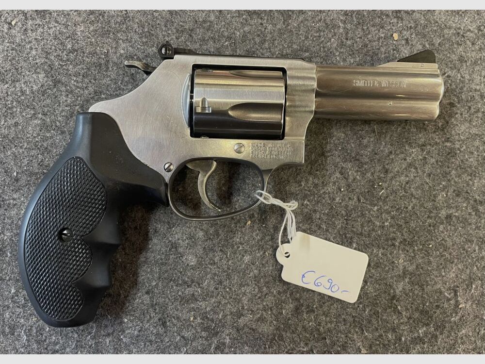 Smith + Wesson 60