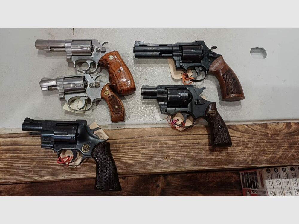 Pacchetto rivenditore revolver pistole corte collezione