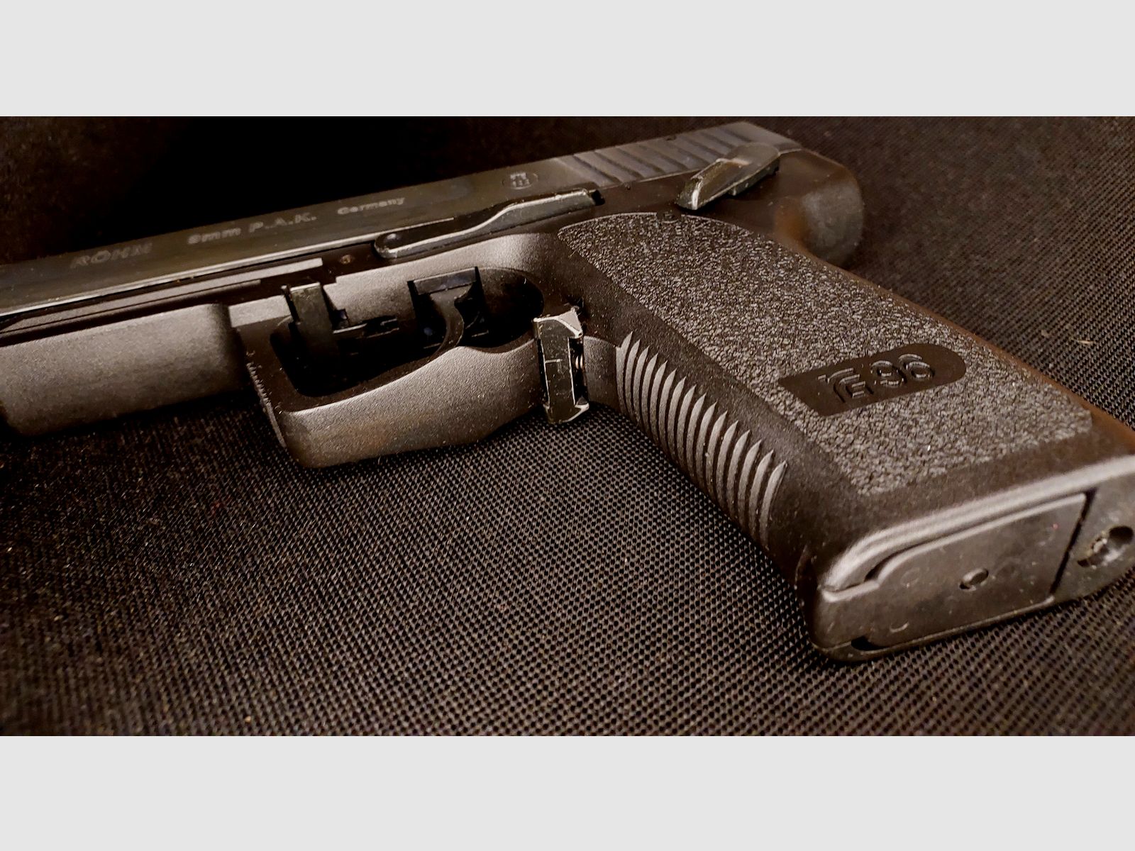 Röhm RG96 Schreckschuss Pistole brüniert (PTB 699) RG 96 mit 3 Magazinen