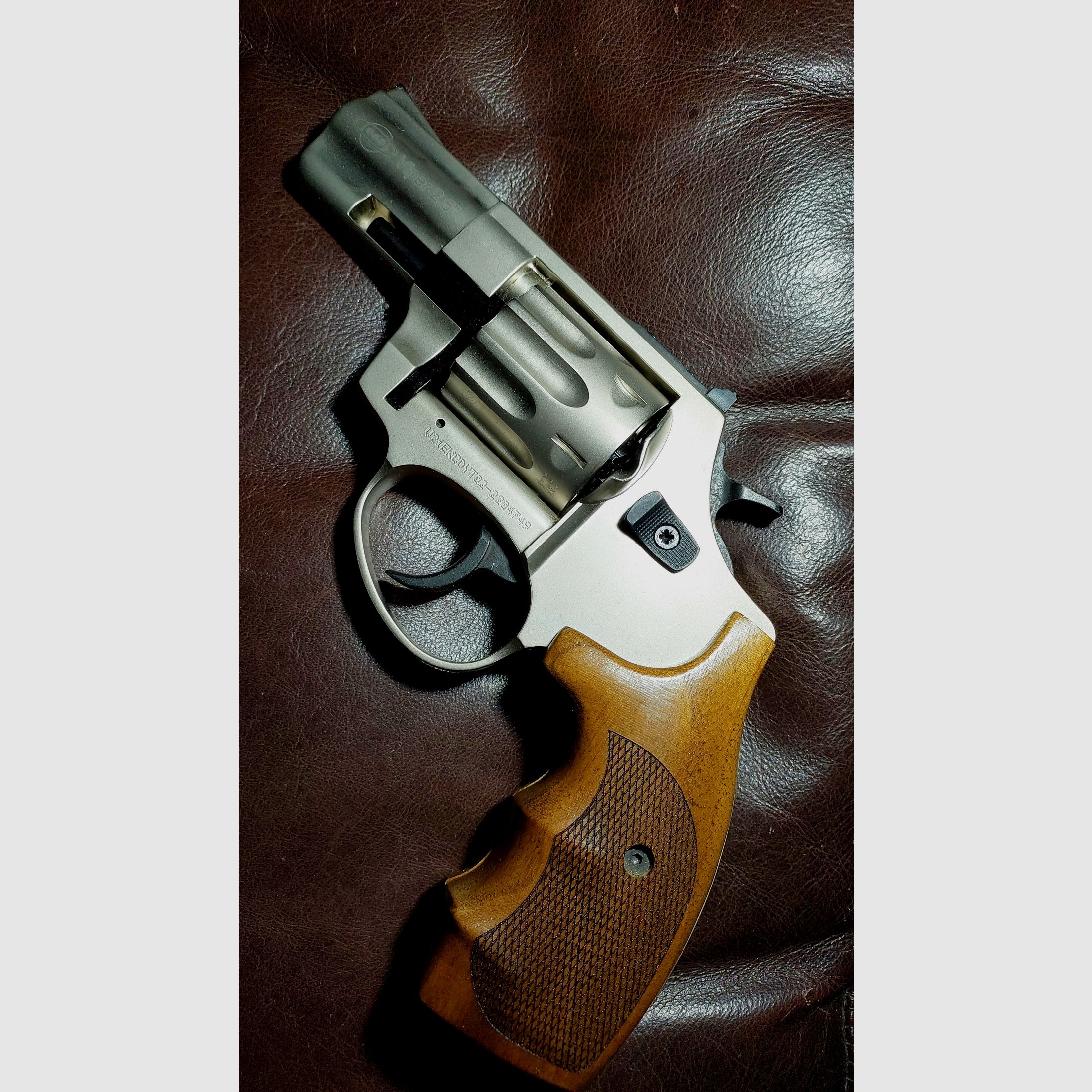 Ekol Viper 2,5 Zoll Nickel mit Holzgriff 9mm R.K. (PTB 1062)