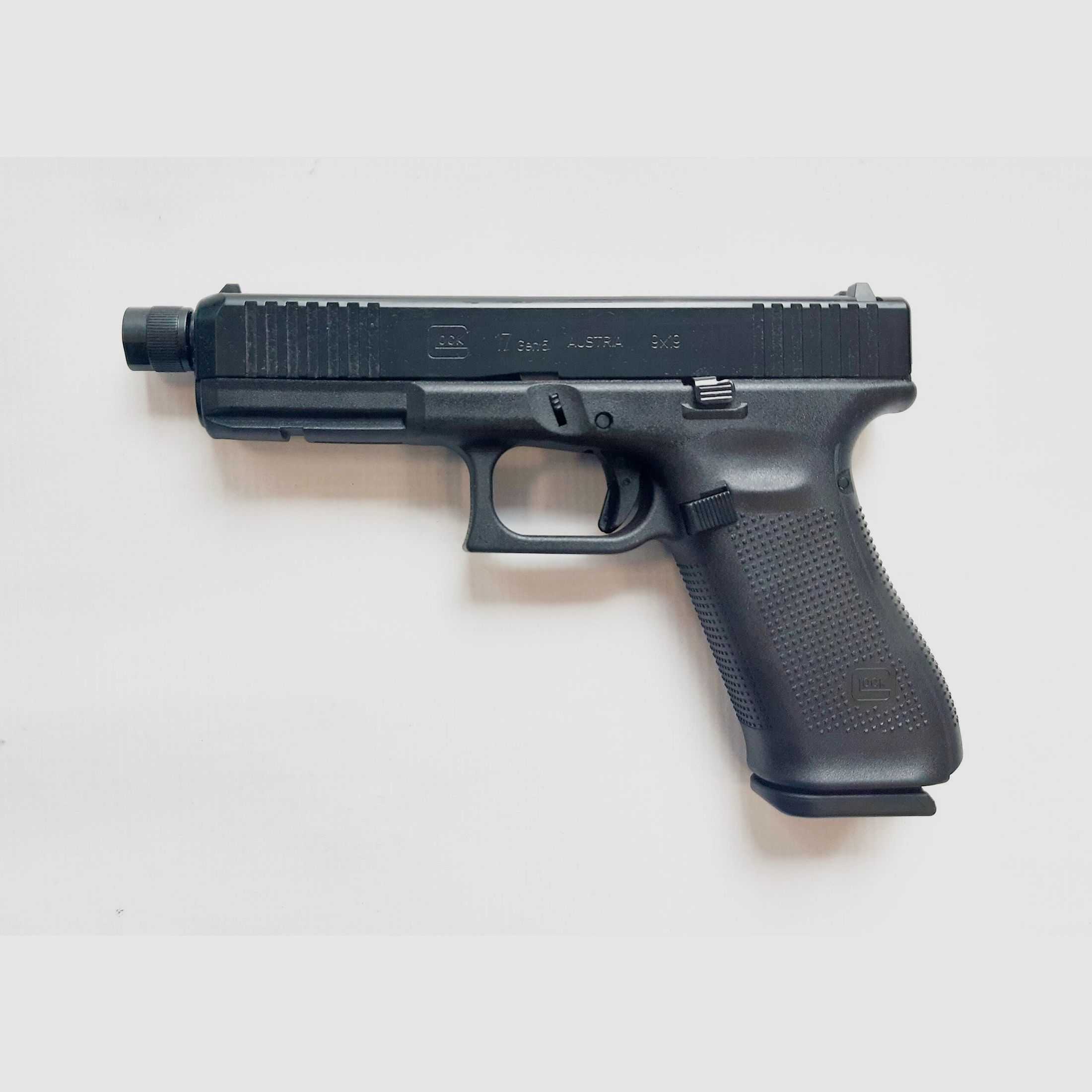 Pistola semiautomatica GLOCK 17 (GEN.5) FS M13X1 cal. 9mm Para