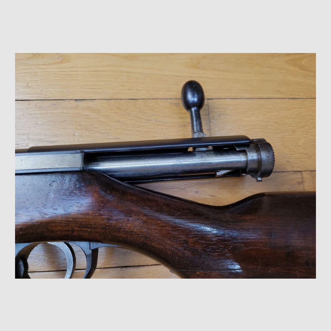 Bardzo ładna japońska karabina Arisaka Typ 38 – oryginalny kaliber 6,5×50 – Arsenal Nagoya w 1939 roku – zamówienie z Tajlandii z 1940 roku – oryginalne oksydowanie w 99% – bardzo dobra mechanika i lufa – ładne oznaczenia – zaczep na bagnet – TBE ++, zdjęcie 25 z 33