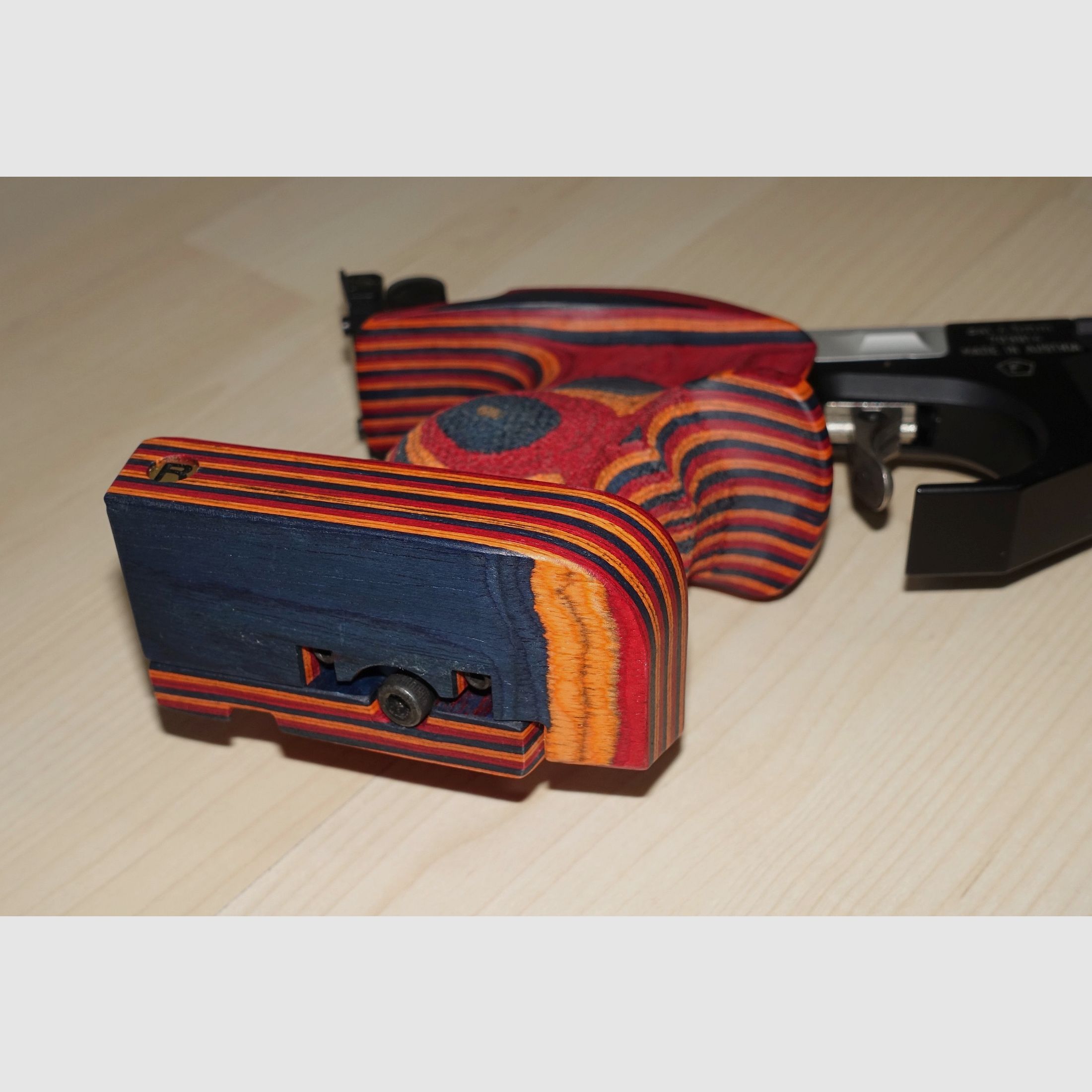 TOP Steyr LP pistola da match ad aria compressa con nuova impugnatura + nuova cartuccia + accessori