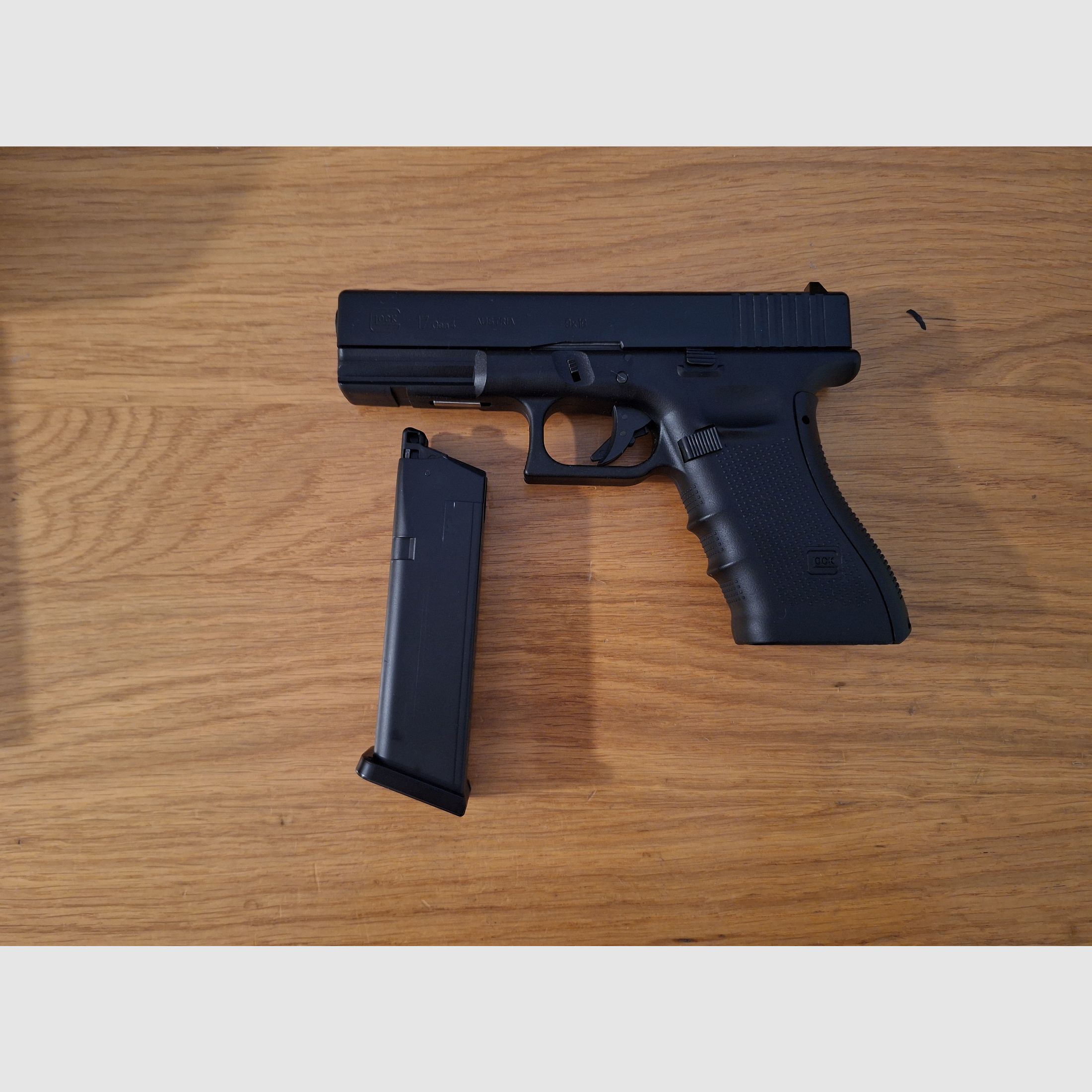 Glock 17 Gen4 Co2 guter Zustand 4,5 mm Stahl-BB mit Blowback