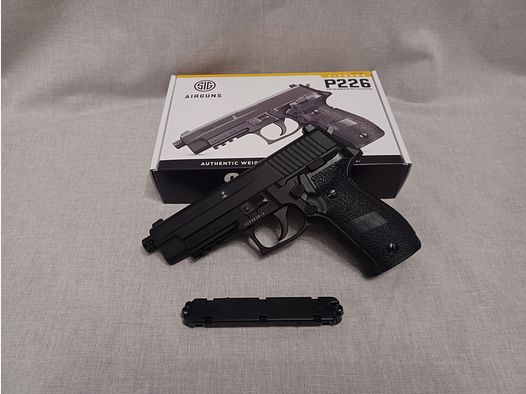 SIG SAUER P226 / 4,5 mm Diabolo / BlowBack / CO2 / Pistole / OVP (42)