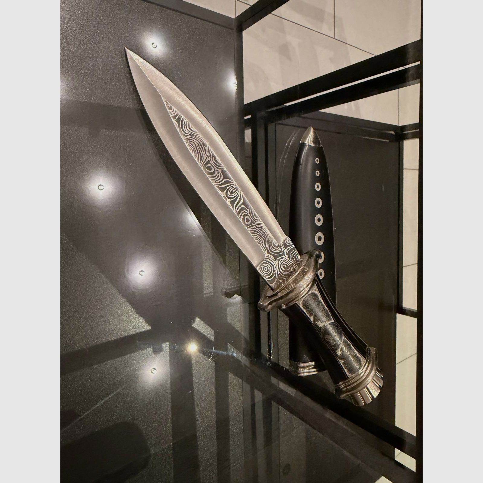 Exklusiver Sammlerdolch mit Damaststahl-Einlage