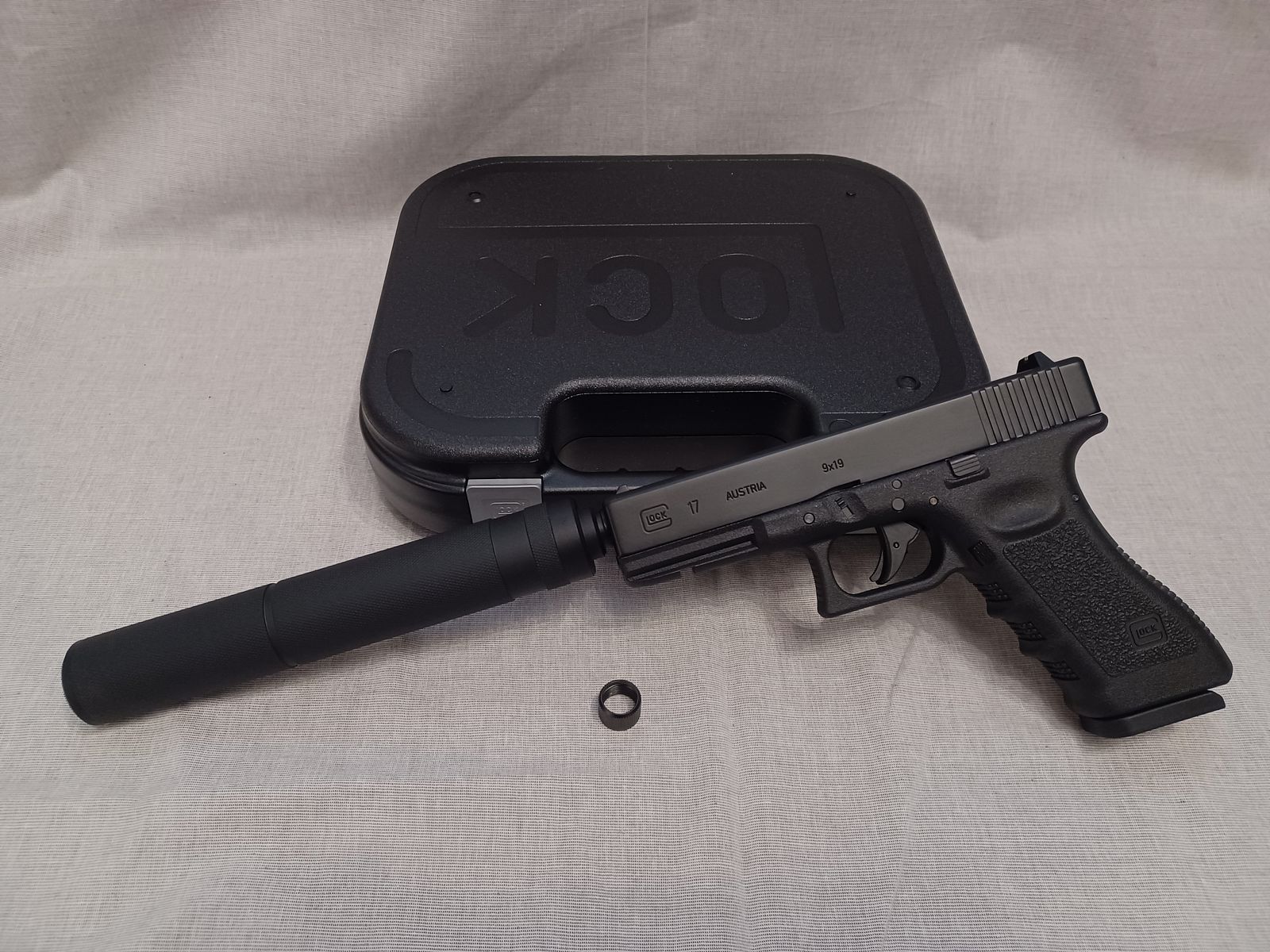 Glock 17 Gen3 / Schalldämpfer / 4,5 mm BB / CO2 / Pistole / OVP (5)